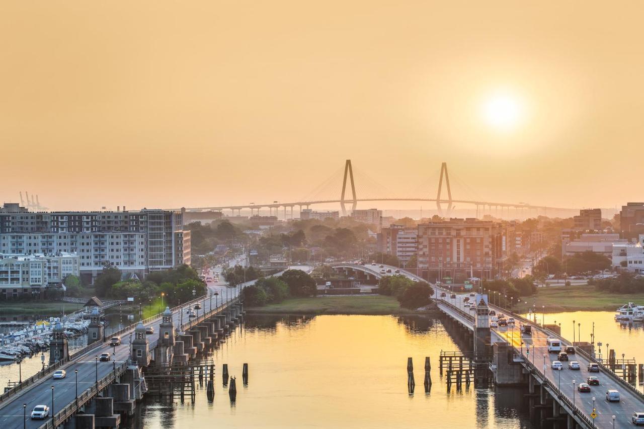 Holiday Inn Charleston-Riverview, An Ihg Hotel Exteriör bild